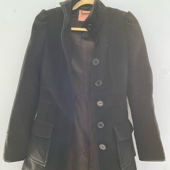 Black coat - Picture 1 of 3